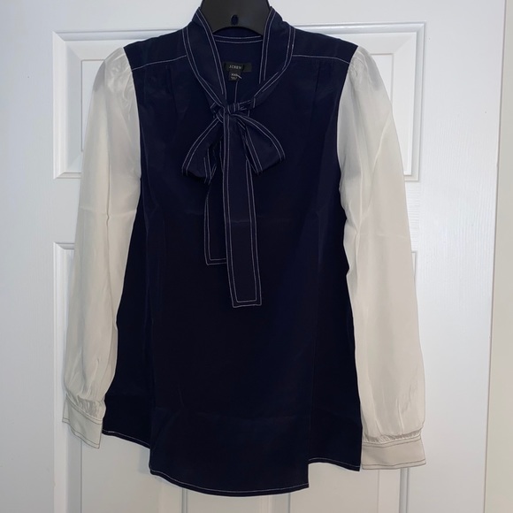 ⭐️100% Silk J. Crew Blouse⭐️ - Picture 3 of 8
